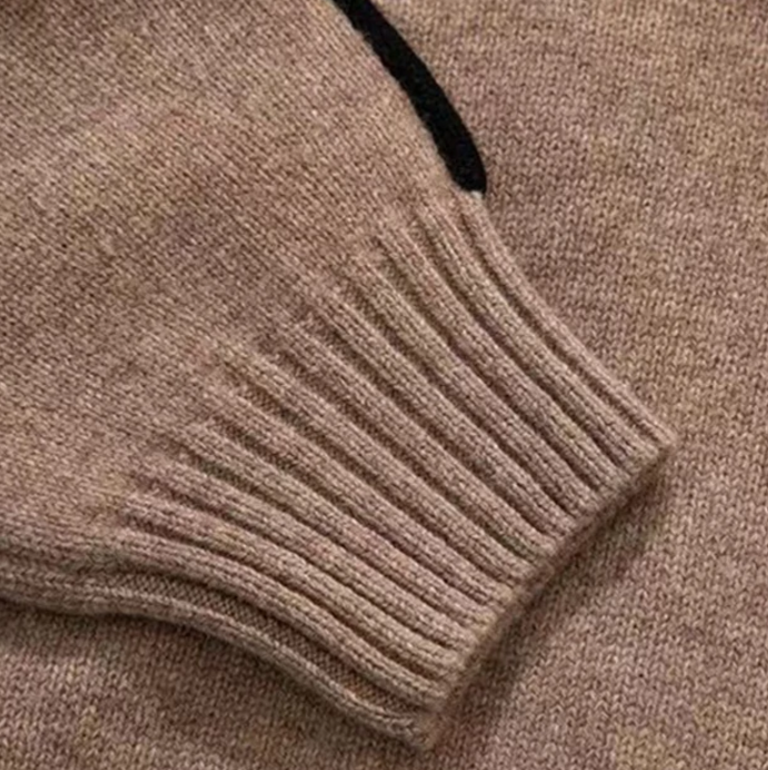 Women’s Warm Oversized Turtleneck Jumper – Contrast Trim