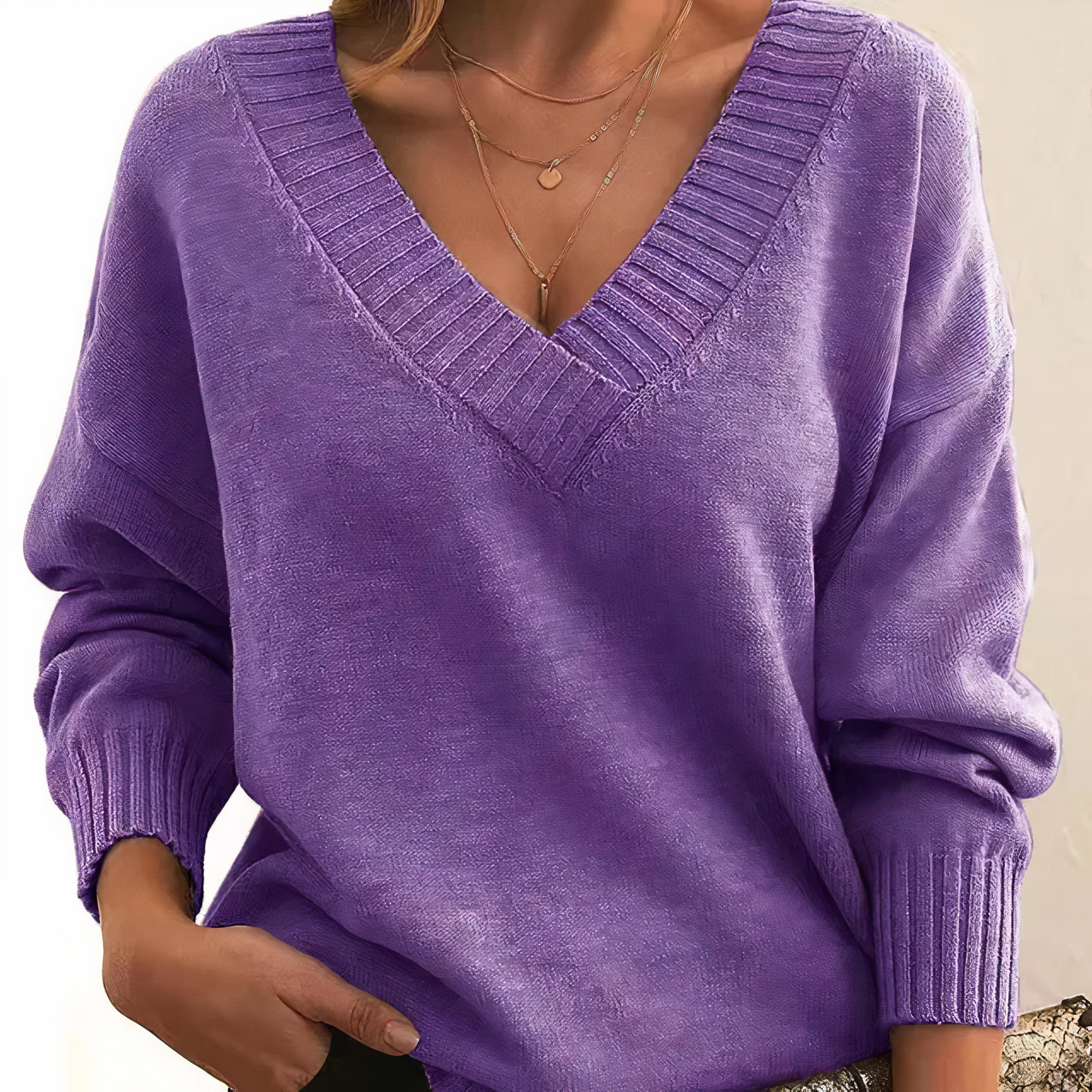 Women’s V-Neck Cashmere Blend Jumper – Relaxed Knit