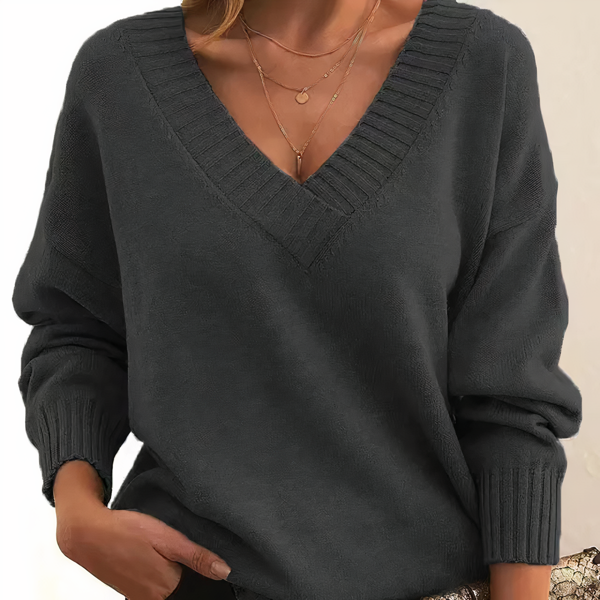 Women’s V-Neck Cashmere Blend Jumper – Relaxed Knit