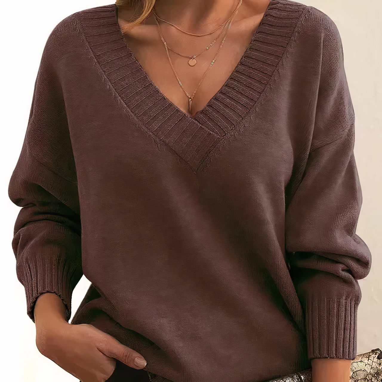 Women’s V-Neck Cashmere Blend Jumper – Relaxed Knit