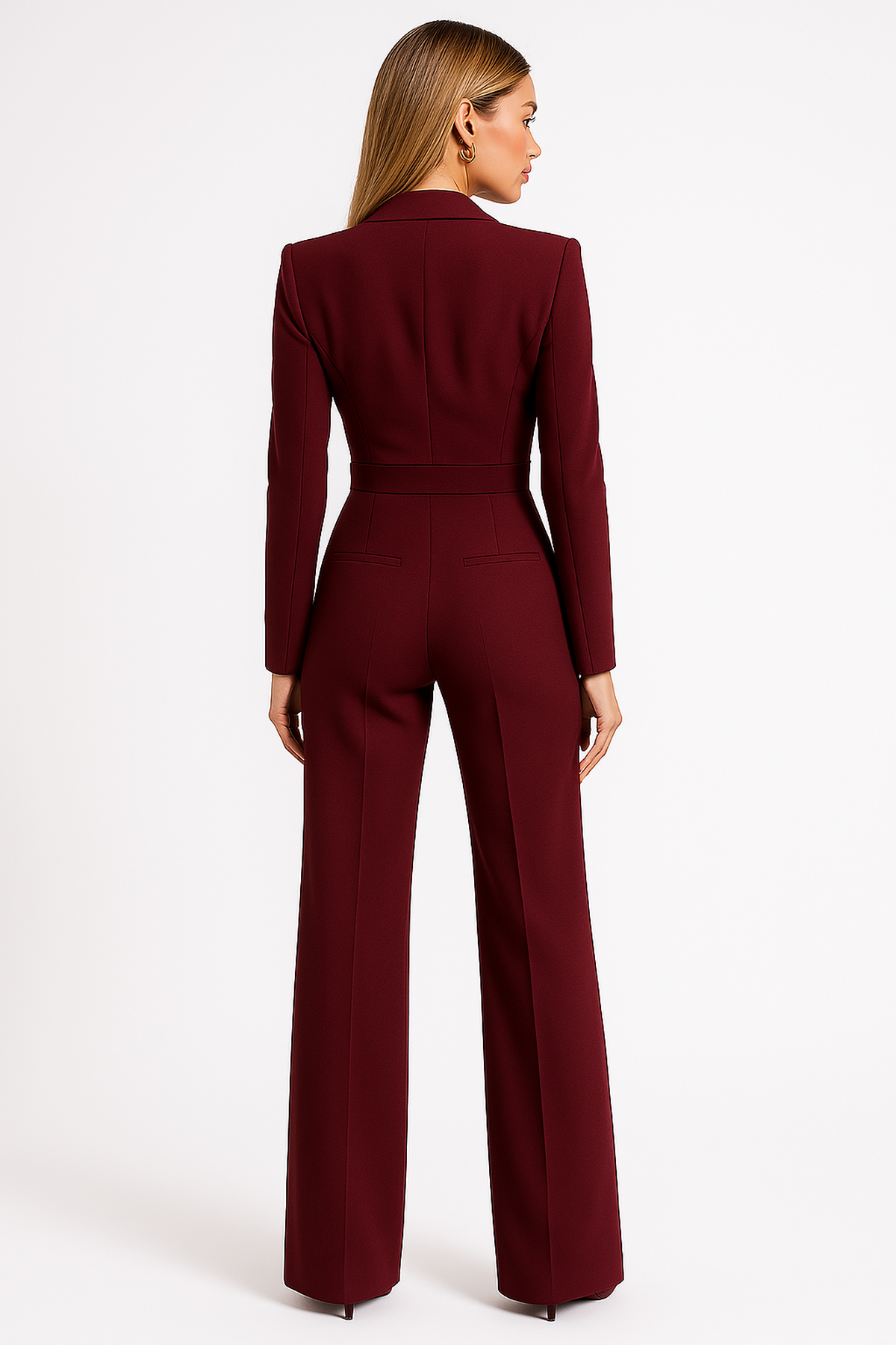 Elegant jumpsuit with long sleeves and wrap design – feminine silhouette for the office and evenings.