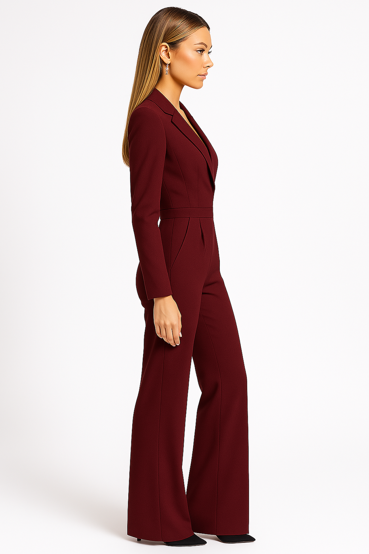 Elegant jumpsuit with long sleeves and wrap design – feminine silhouette for the office and evenings.